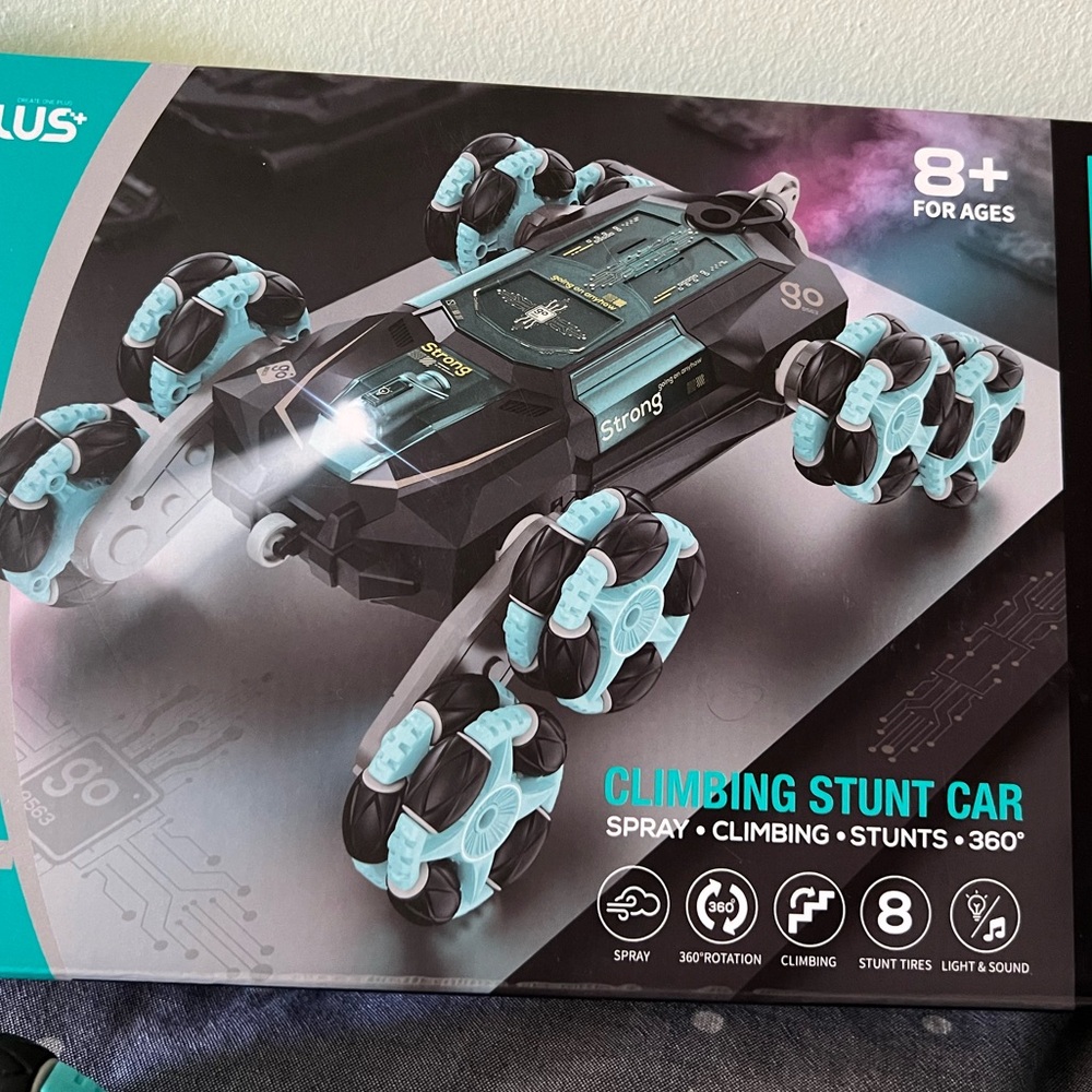 Climbing stunt vehicle